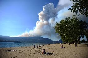 West Kelowna Declares State Of Emergency Over Encroaching Wildfire - Canada