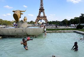 Fresh Heatwave Begins - Paris