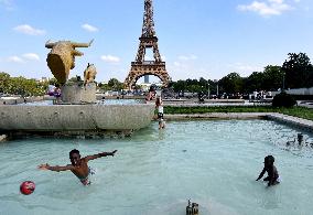 Fresh Heatwave Begins - Paris