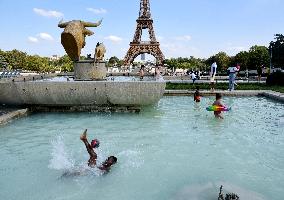 Fresh Heatwave Begins - Paris