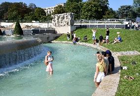 Fresh Heatwave Begins - Paris