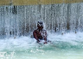 Fresh Heatwave Begins - Paris