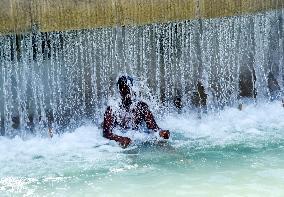 Fresh Heatwave Begins - Paris