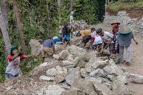 Villagers In Kebumen Work Together To Renovate Broken Road