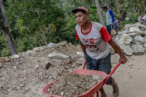 Villagers In Kebumen Work Together To Renovate Broken Road