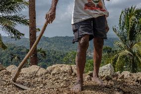 Villagers In Kebumen Work Together To Renovate Broken Road