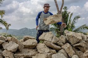 Villagers In Kebumen Work Together To Renovate Broken Road