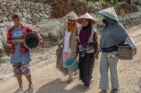 Villagers In Kebumen Work Together To Renovate Broken Road