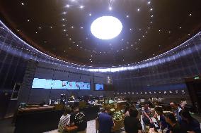 Starbucks Oil Tank Store Appears in Hangzhou