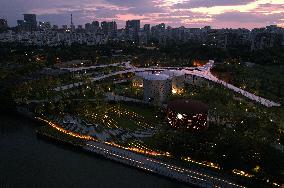 Starbucks Oil Tank Store Appears in Hangzhou