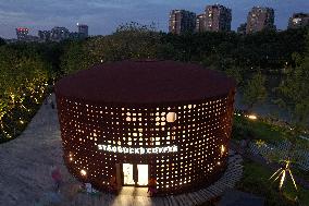 Starbucks Oil Tank Store Appears in Hangzhou