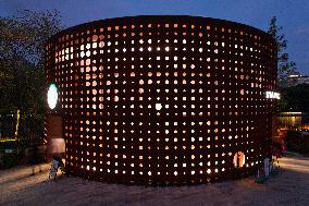 Starbucks Oil Tank Store Appears in Hangzhou