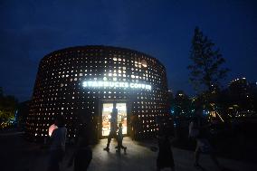 Starbucks Oil Tank Store Appears in Hangzhou