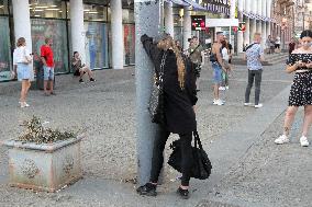 Girl stands by street pole for 8 hours and asks passers-by for food in Dnipro