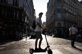 Grands Boulevards area during Summer - Paris