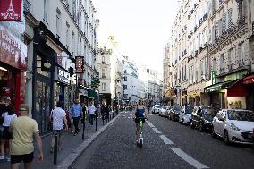 Grands Boulevards area during Summer - Paris