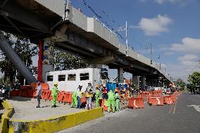 Tláhuac Av. Blocked Due To The Impact Of Rehabilitation Work On Line 12 Of The Metro In Mexico City