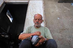 Fan Repairs Amid A Heat Wave - Gaza