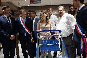 Aurore Berge shopping for back-to-school supplies - Rueil-Malmaison