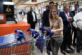 Aurore Berge shopping for back-to-school supplies - Rueil-Malmaison