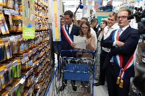 Aurore Berge shopping for back-to-school supplies - Rueil-Malmaison