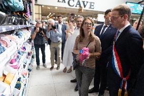 Aurore Berge shopping for back-to-school supplies - Rueil-Malmaison