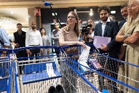 Aurore Berge shopping for back-to-school supplies - Rueil-Malmaison