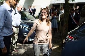 Aurore Berge shopping for back-to-school supplies - Rueil-Malmaison