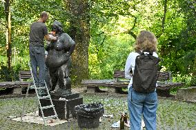 Confident statue damaged in Lviv