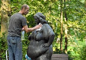 Confident statue damaged in Lviv