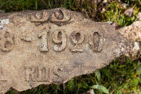 Broken pieces of a monument dedicated to the soldiers who fell in WWI and the War of Independence