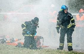 Competition for rescue workers