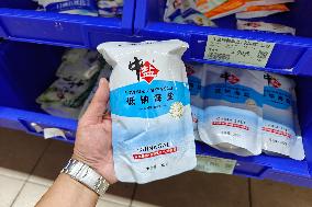 Citizens Snap Up Salt Due to Japan's Nuclear Sewage Discharge