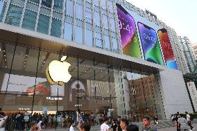 The Renovated Flagship Apple Store in Shanghai