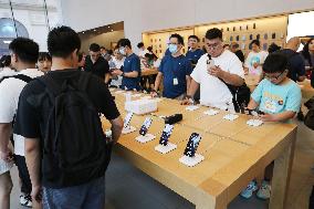 The Renovated Flagship Apple Store in Shanghai