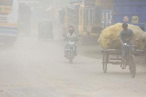 Dhaka Blanketed In Dust - Bangladesh