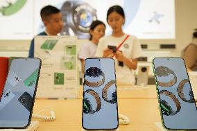 2023 Q2 China Smartphone Sales Declined