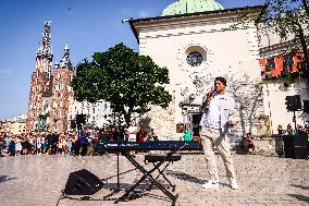 Matteo Bocelli Street Performance In Krakow, Poland