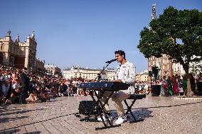 Matteo Bocelli Street Performance In Krakow, Poland