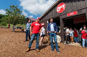 Trudeau Visits A Farm - Ontario