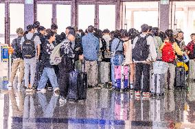 Railway Passenger Traffic Peak in Bijie