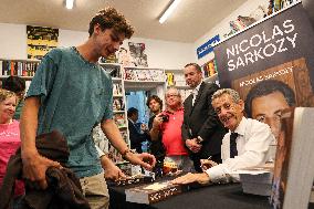 Nicolas Sarkozy Book Signing - Arcachon