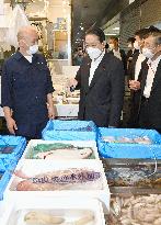Japanese PM Kishida at Toyosu fish market