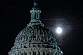 U.S.-WASHINGTON, D.C.-FULL MOON