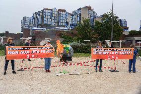 Environmental Activists Prostest In Front The Court - Bobigny