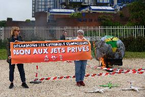 Environmental Activists Prostest In Front The Court - Bobigny