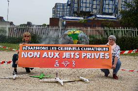 Environmental Activists Prostest In Front The Court - Bobigny