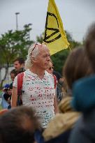 Environmental Activists Prostest In Front The Court - Bobigny