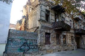 Residential building wall collapses in Odesa