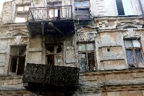 Residential building wall collapses in Odesa